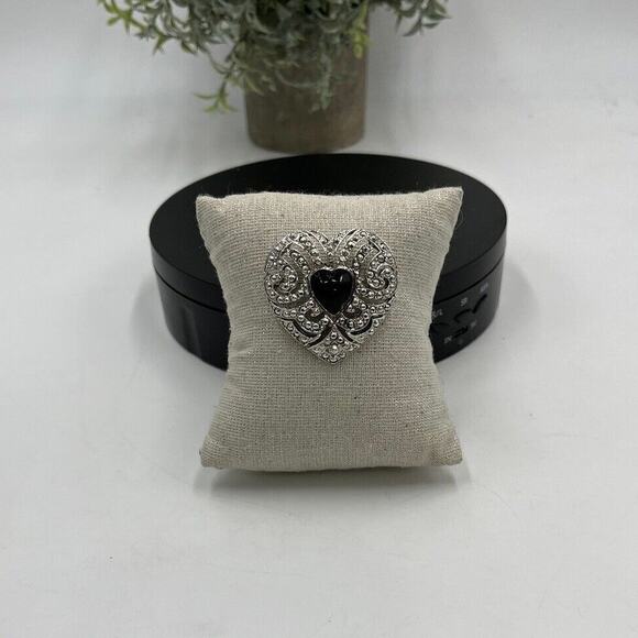 Renaissance Style Filigree Textured Silver Tone Heart Pin Brooch Black Stone - Picture 2 of 9